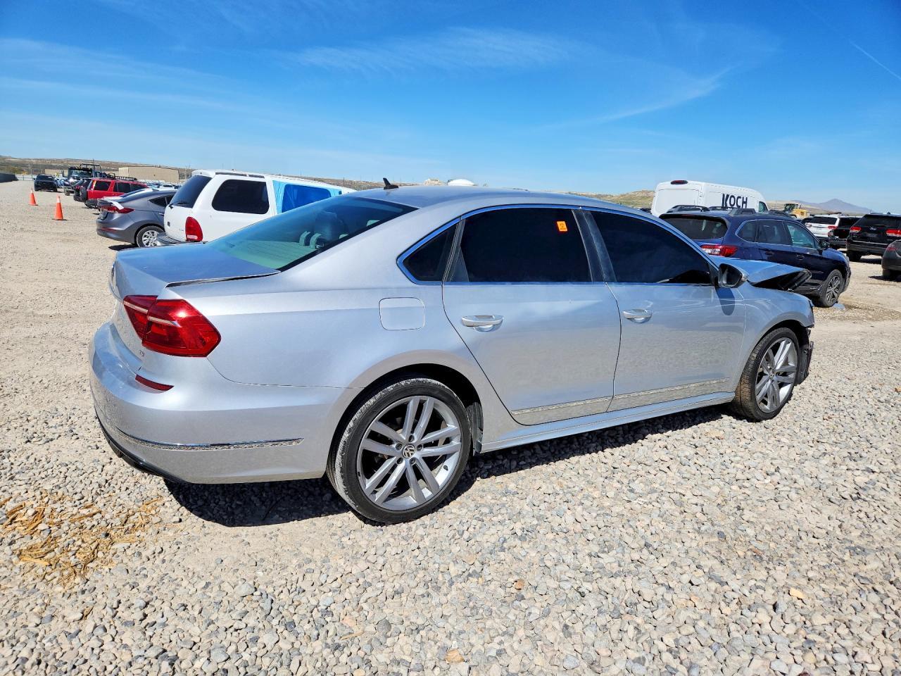 2016 VOLKSWAGEN Passat