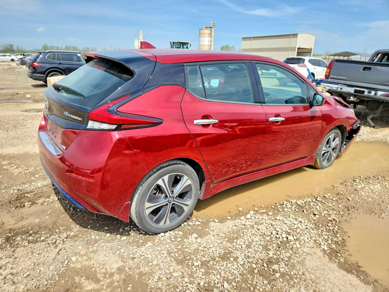 2022 NISSAN LEAF