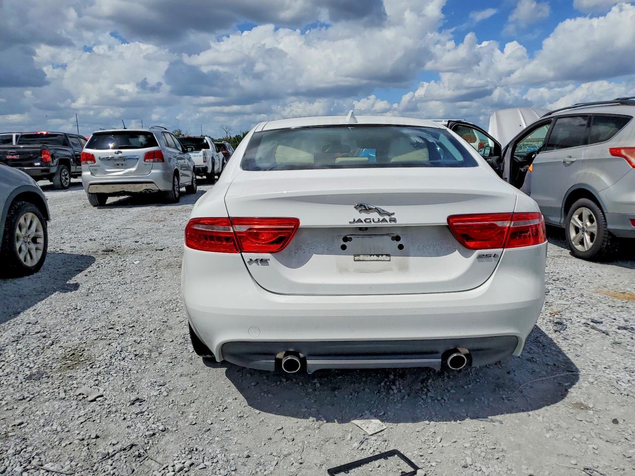 2017 JAGUAR XE