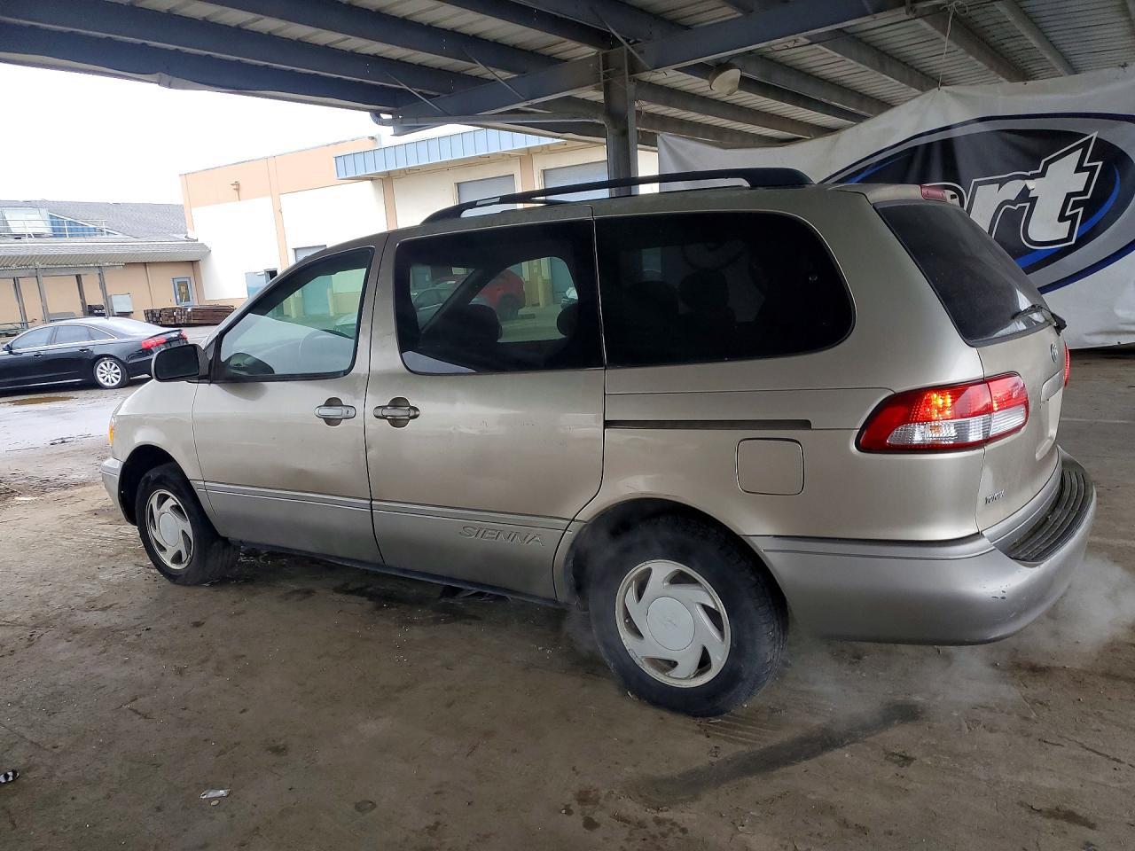 2002 TOYOTA SIENNA