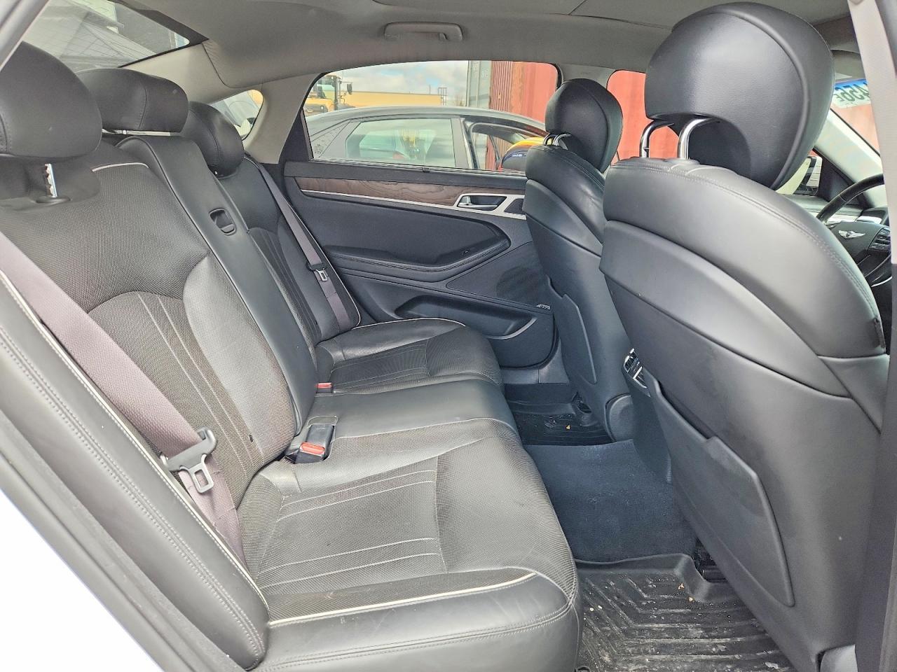 2015 HYUNDAI GENESIS