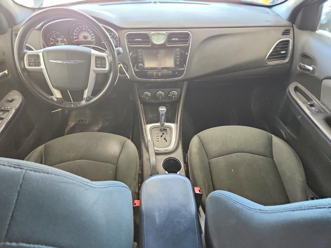 2011 CHRYSLER 200
