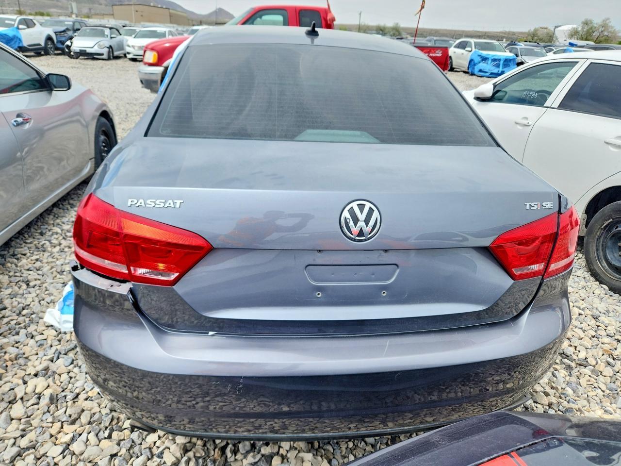 2014 VOLKSWAGEN Passat
