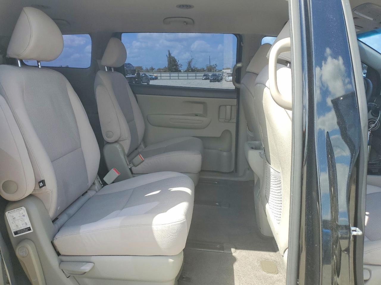 2016 KIA SEDONA