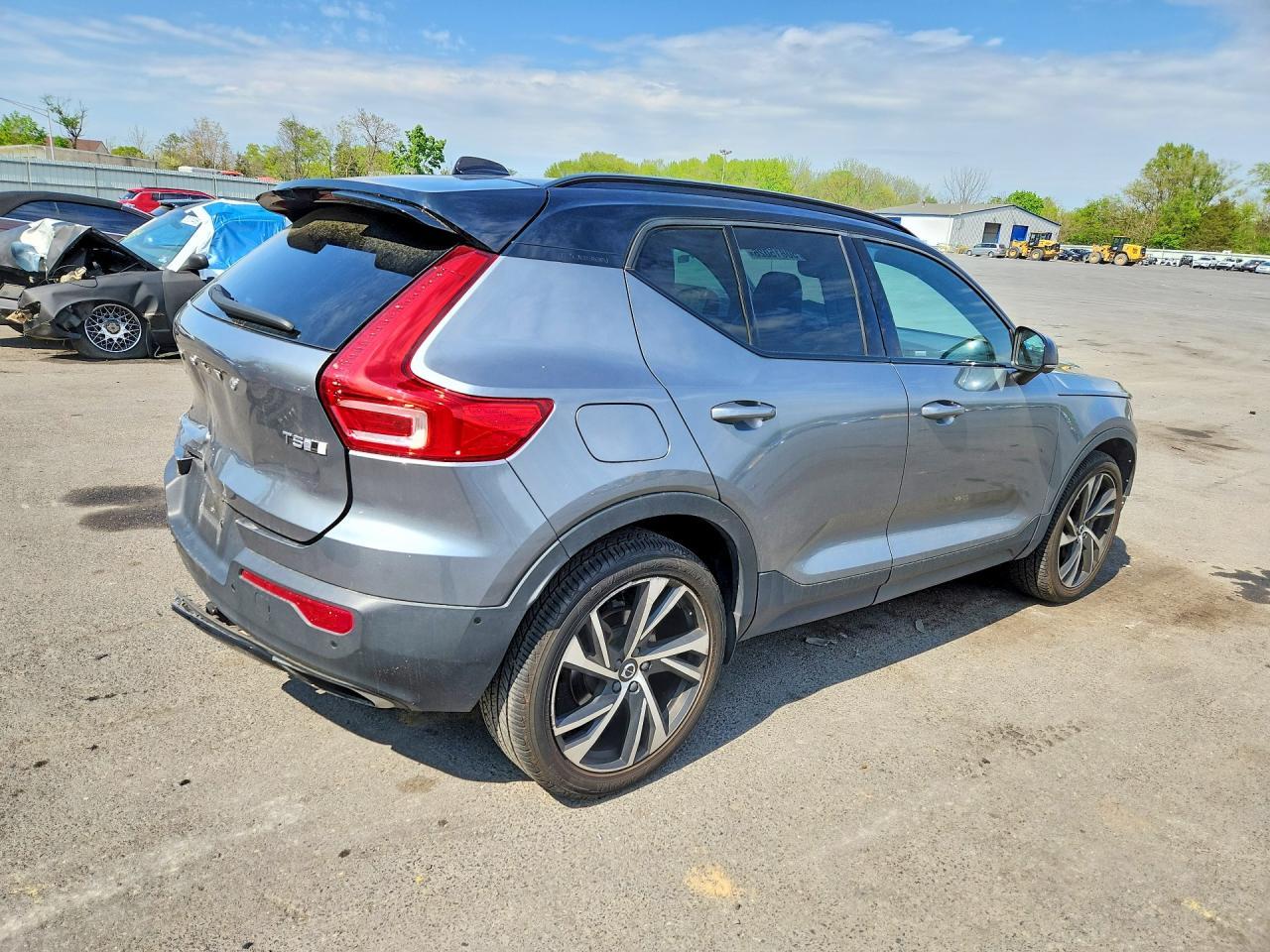 2019 VOLVO XC40