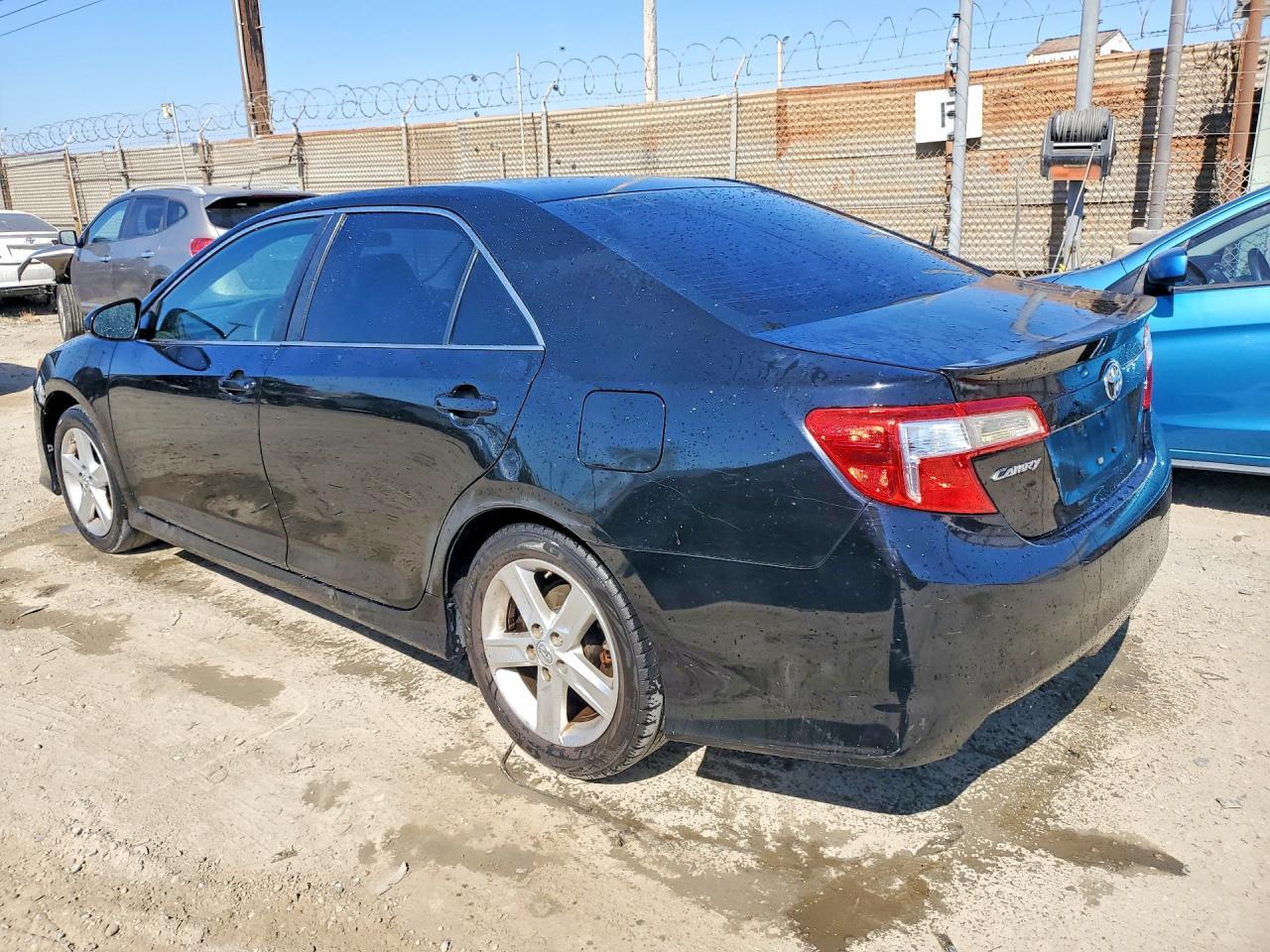 2014 TOYOTA CAMRY