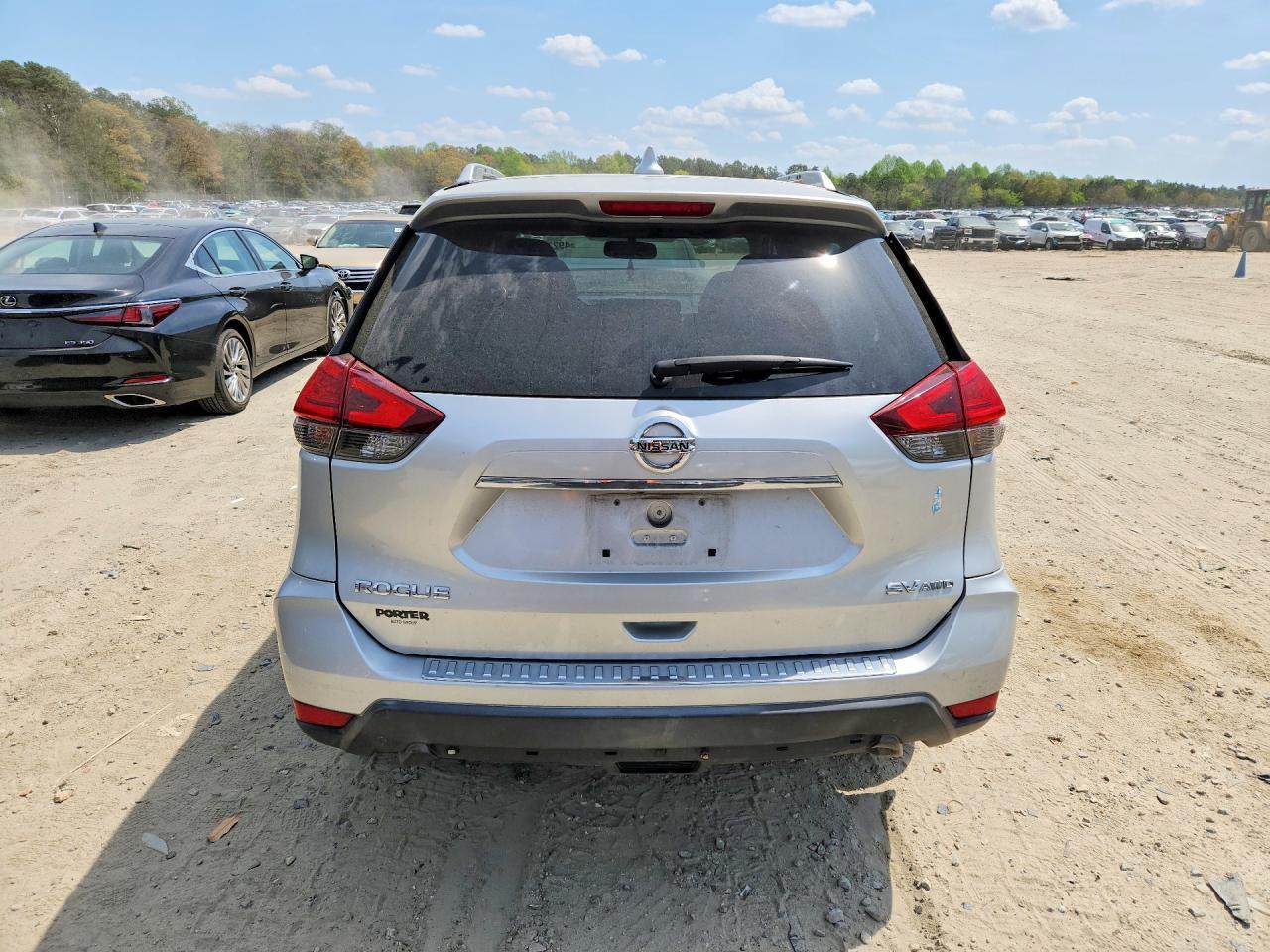 2017 NISSAN ROGUE