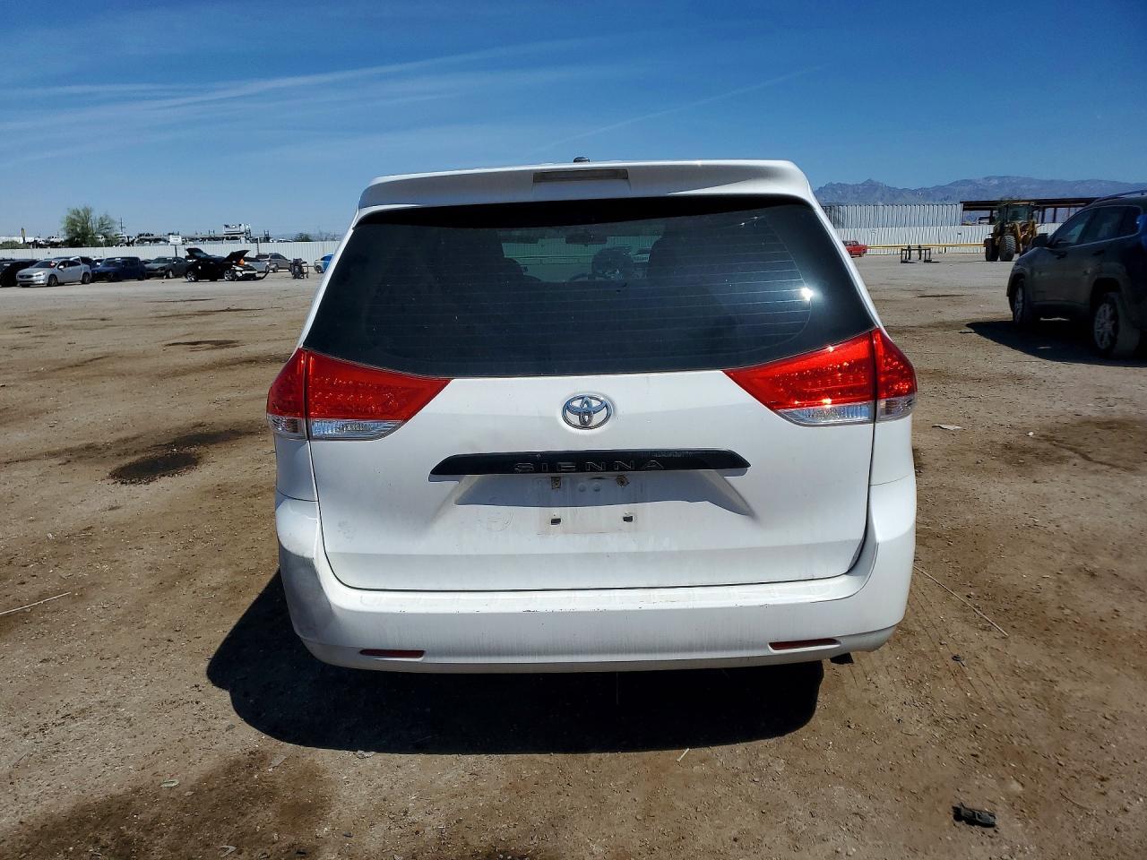2012 TOYOTA SIENNA