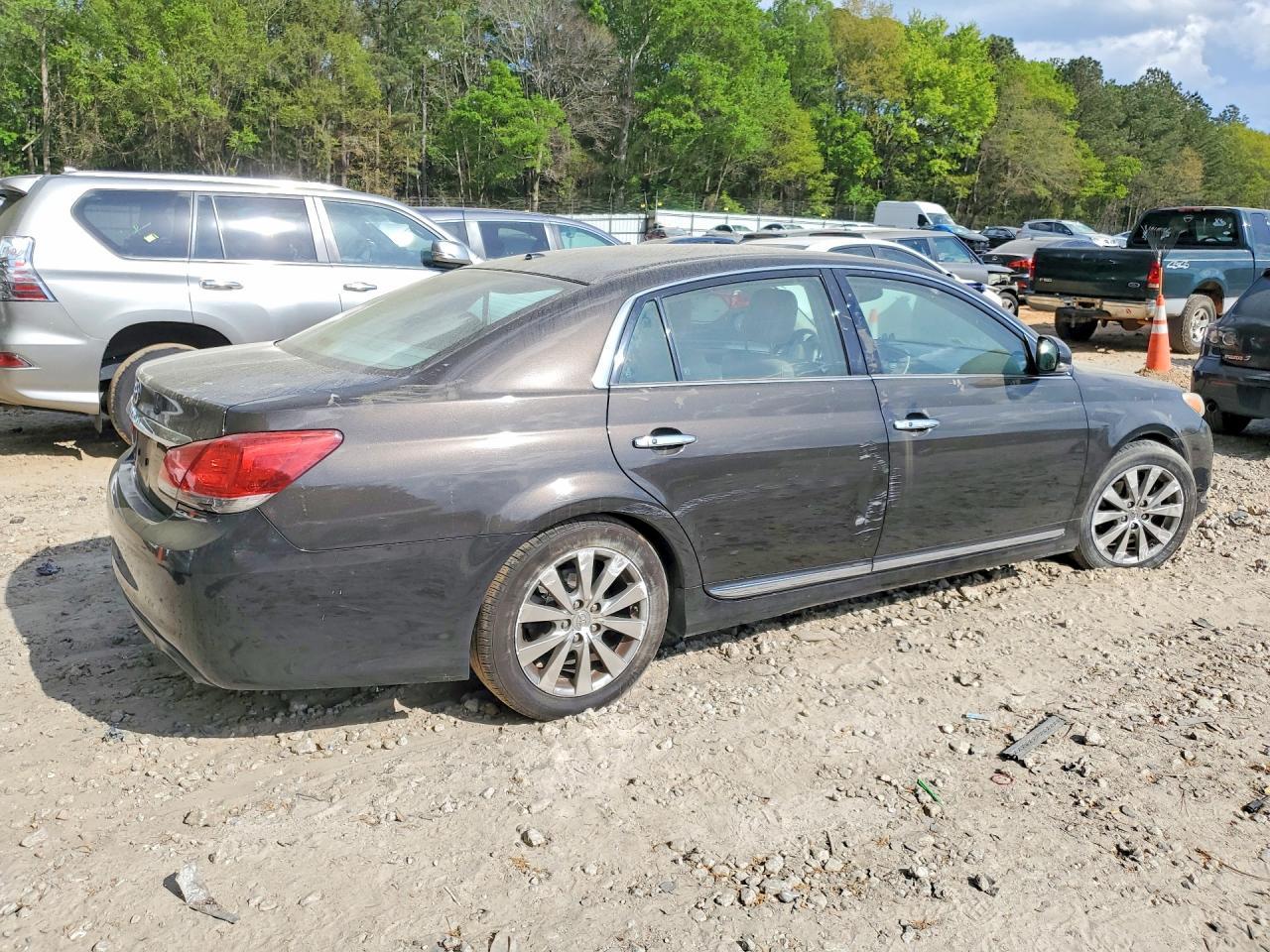 2011 TOYOTA Avalon