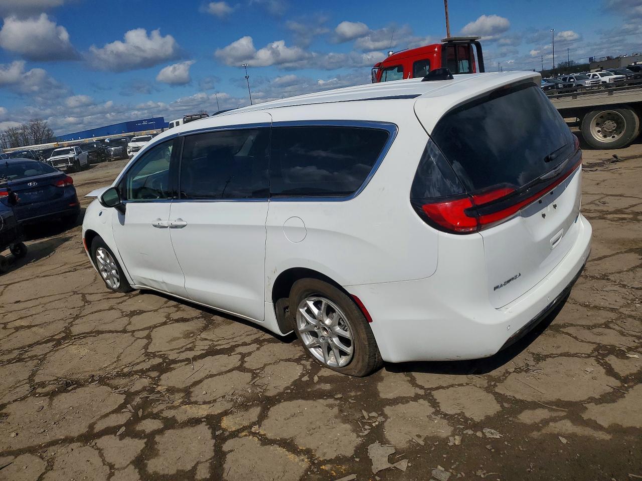 2023 CHRYSLER Pacifica