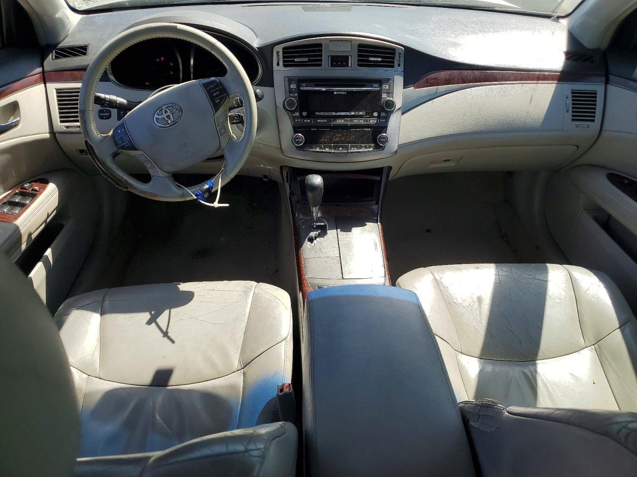 2011 TOYOTA Avalon