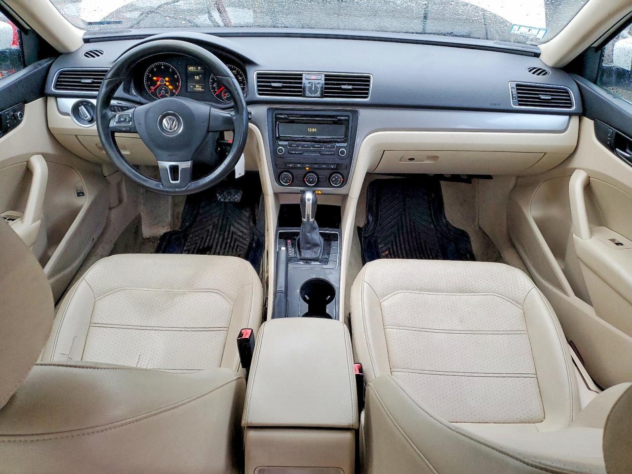 2014 VOLKSWAGEN Passat