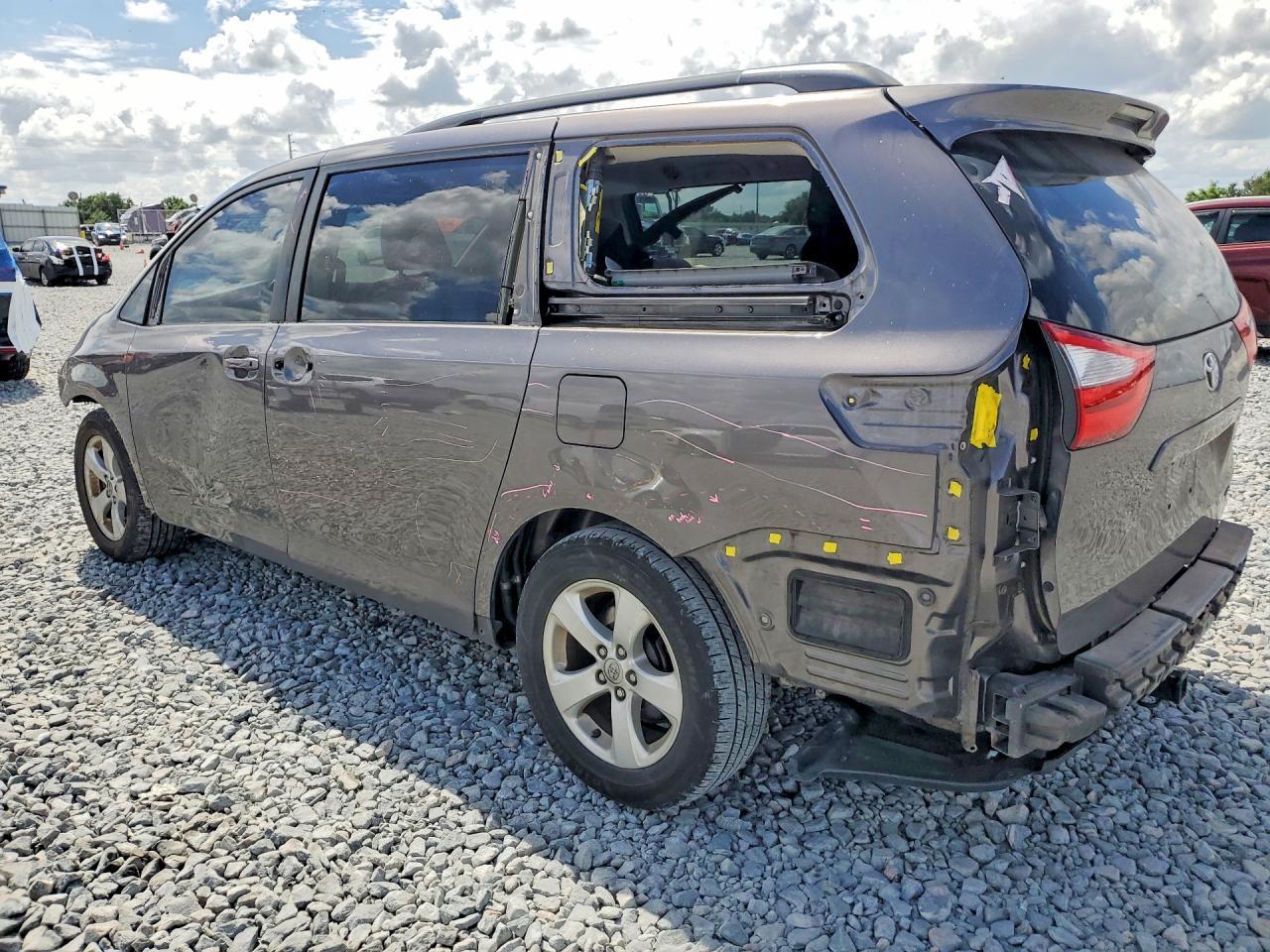 2016 TOYOTA SIENNA