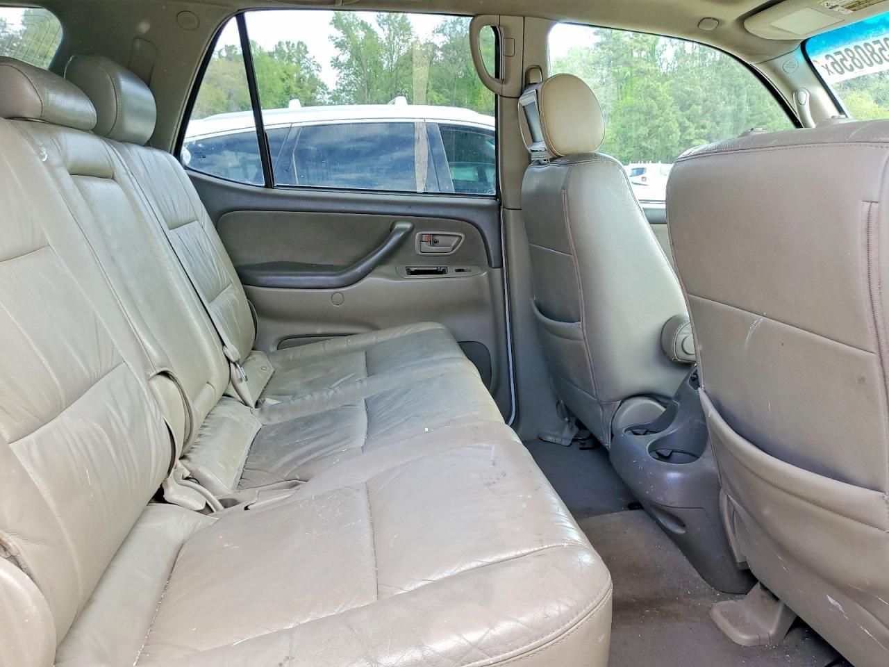 2005 TOYOTA Sequoia