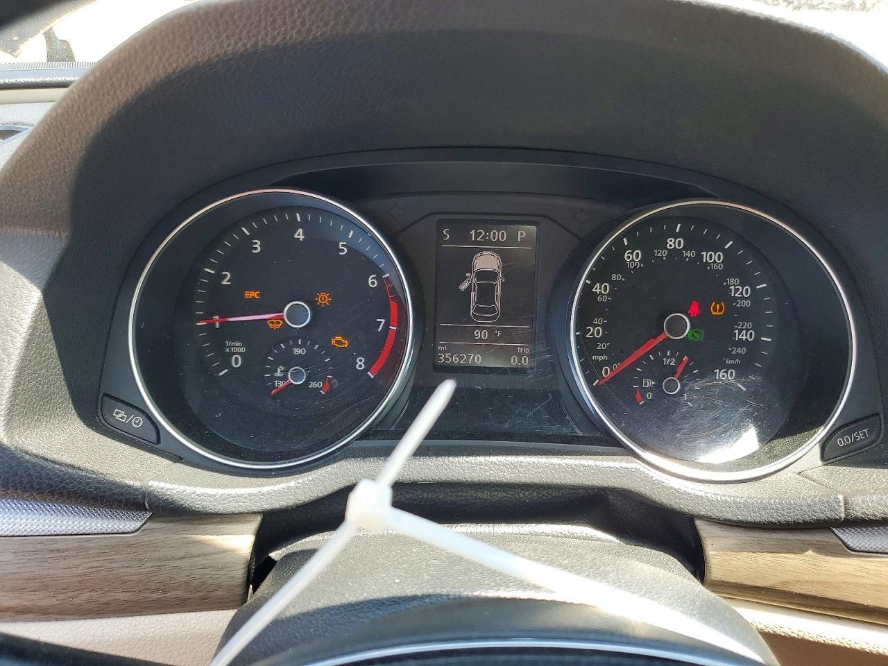 2017 VOLKSWAGEN Passat