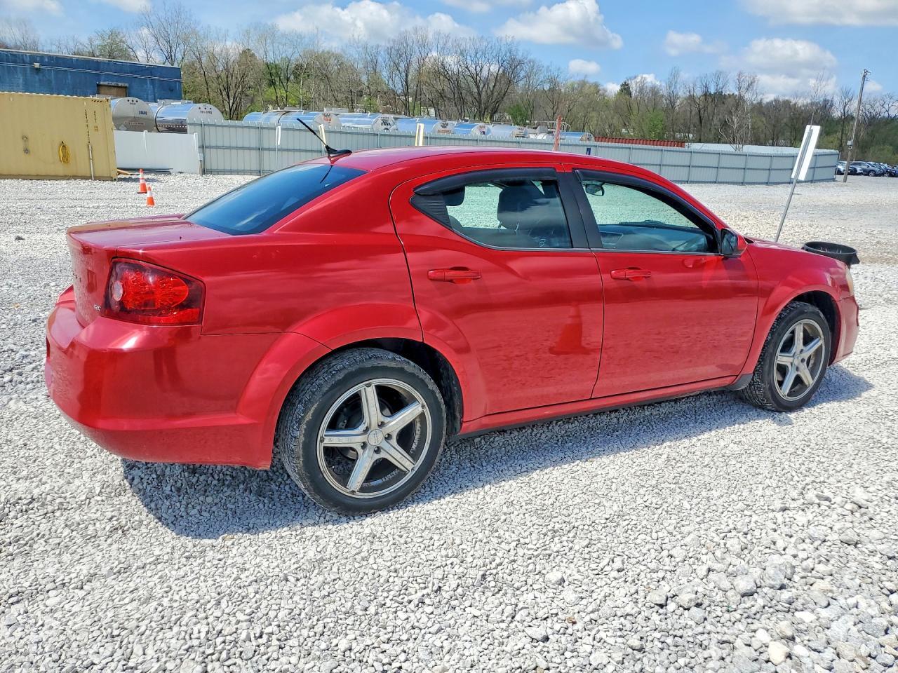 2013 DODGE Avenger