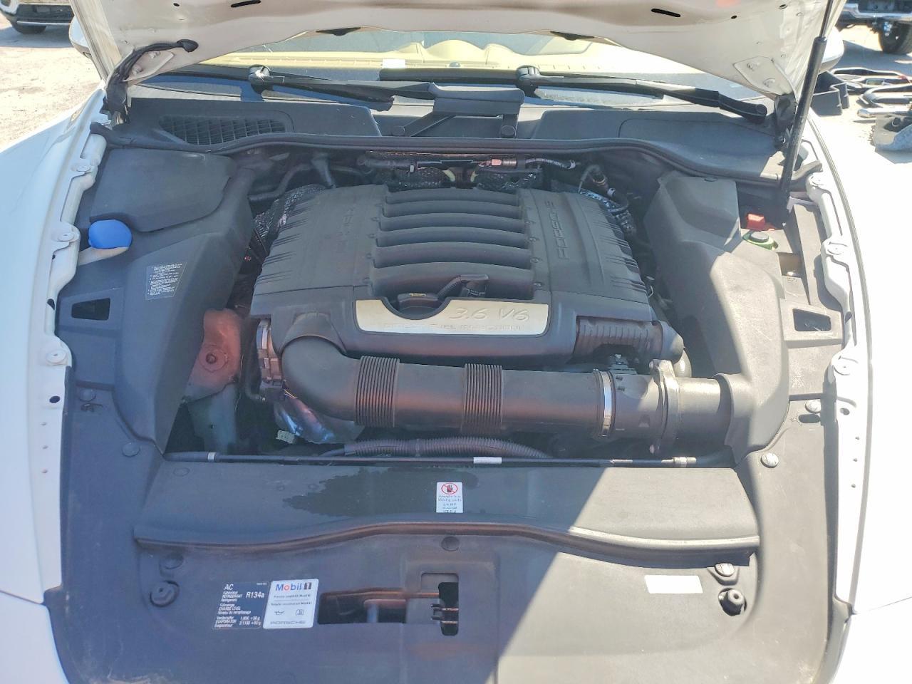 2013 PORSCHE CAYENNE