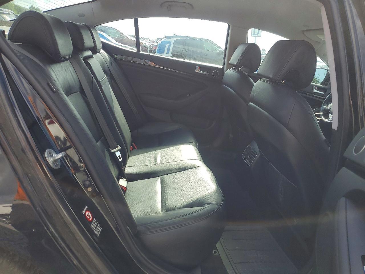 2016 KIA Cadenza