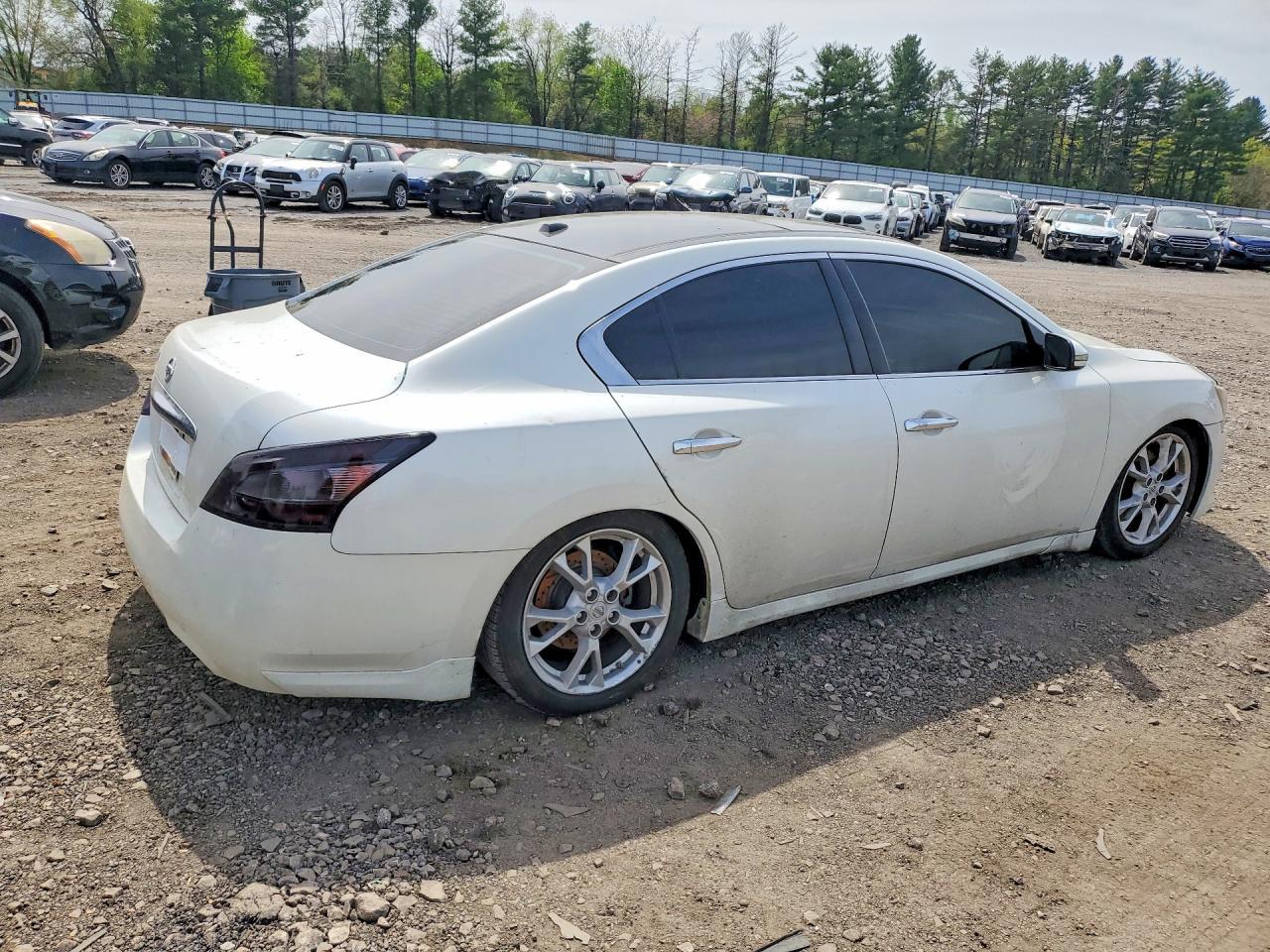 2014 NISSAN Maxima