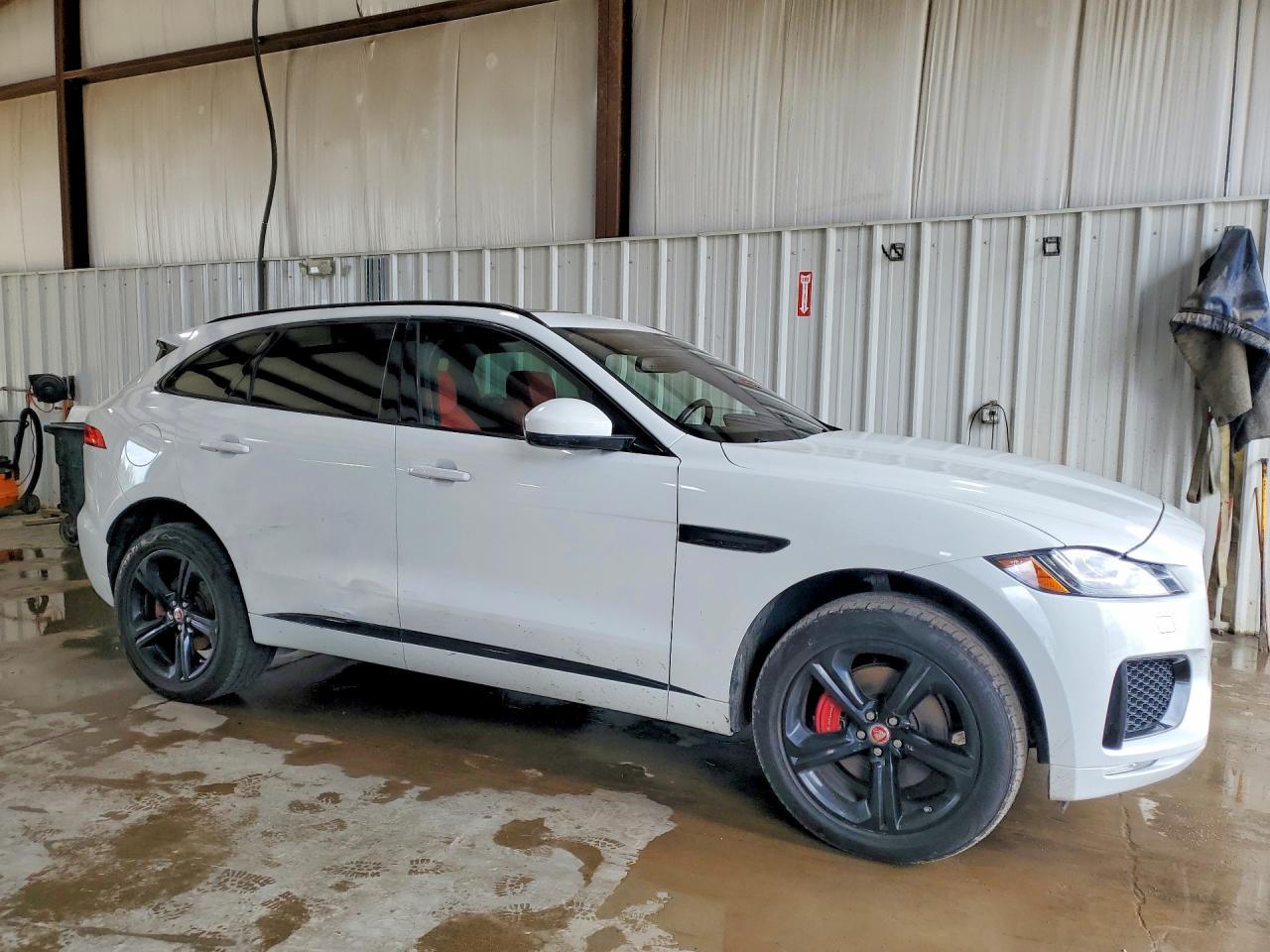 2017 JAGUAR F-Pace