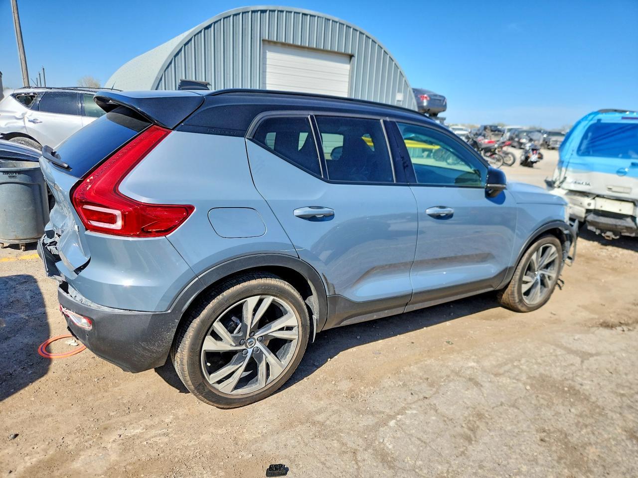 2020 VOLVO XC40