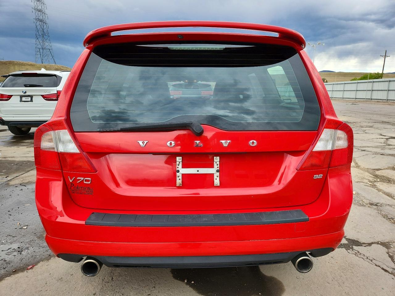 2010 VOLVO V70