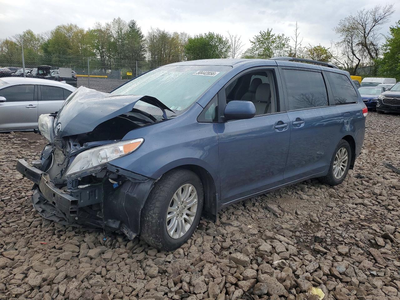 2014 TOYOTA SIENNA