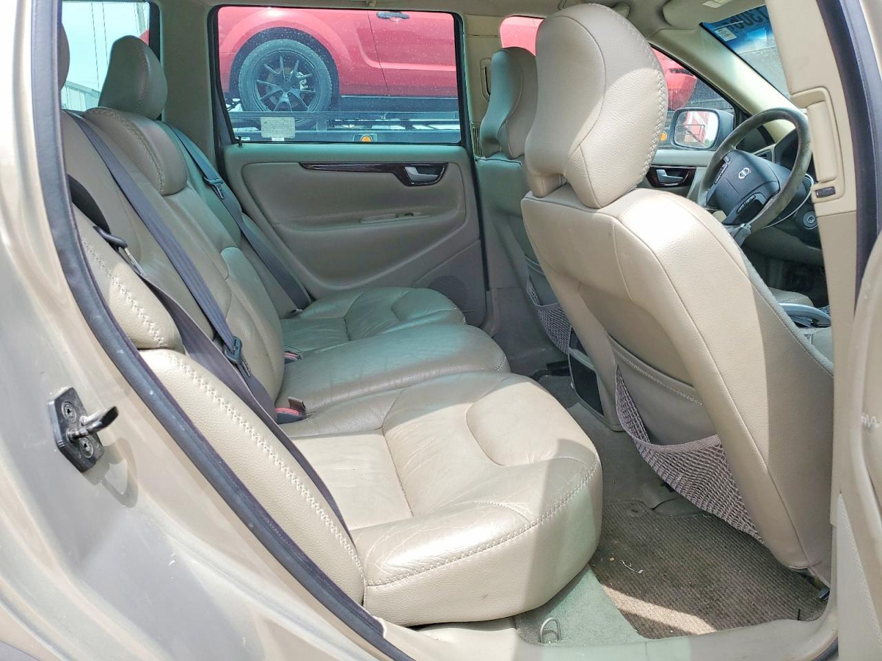 2004 VOLVO XC70