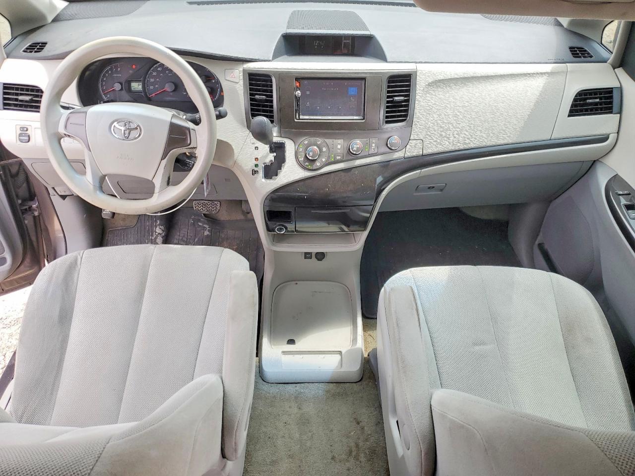 2013 TOYOTA SIENNA
