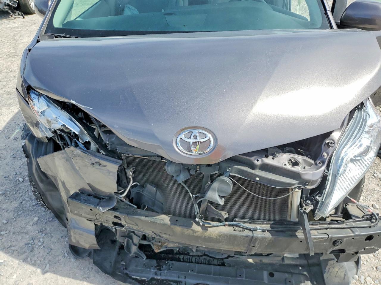 2015 TOYOTA SIENNA