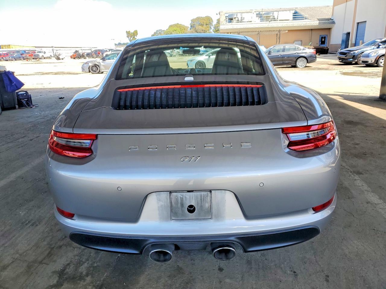 2018 PORSCHE 911