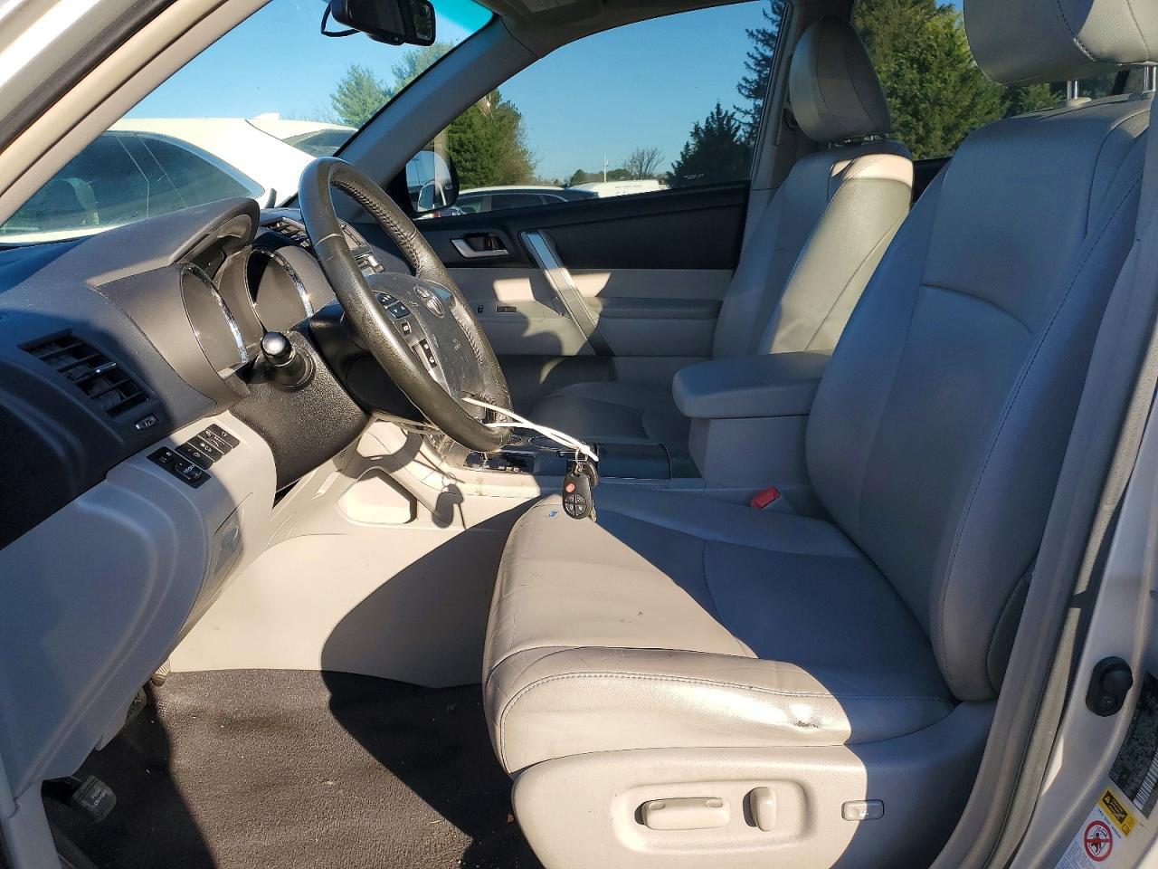 2013 TOYOTA HIGHLANDER