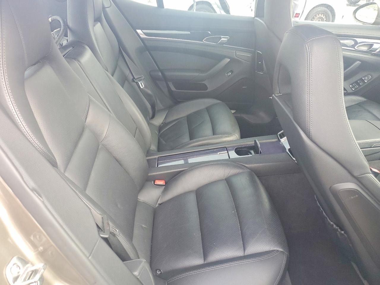 2011 PORSCHE Panamera