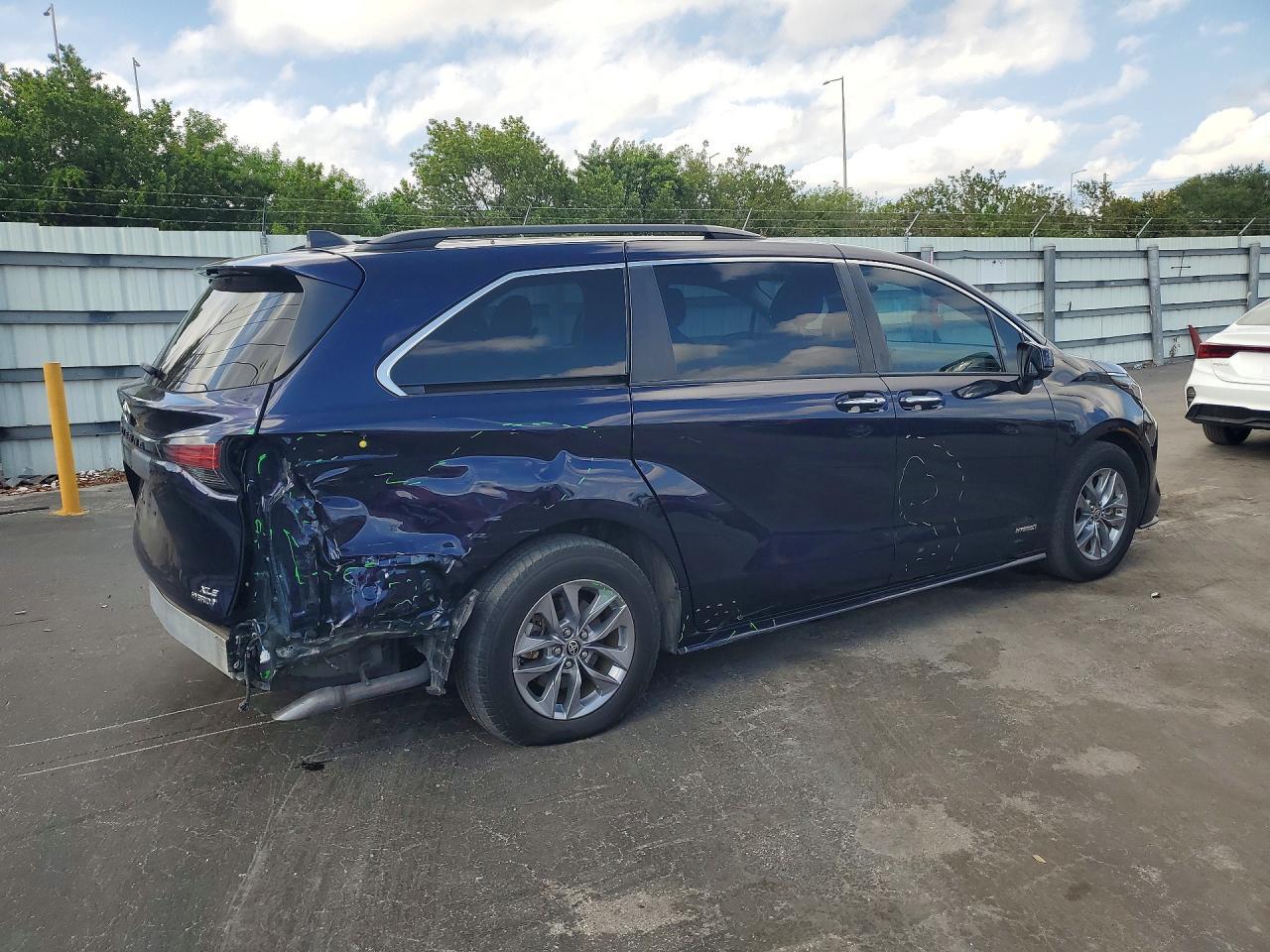 2021 TOYOTA SIENNA