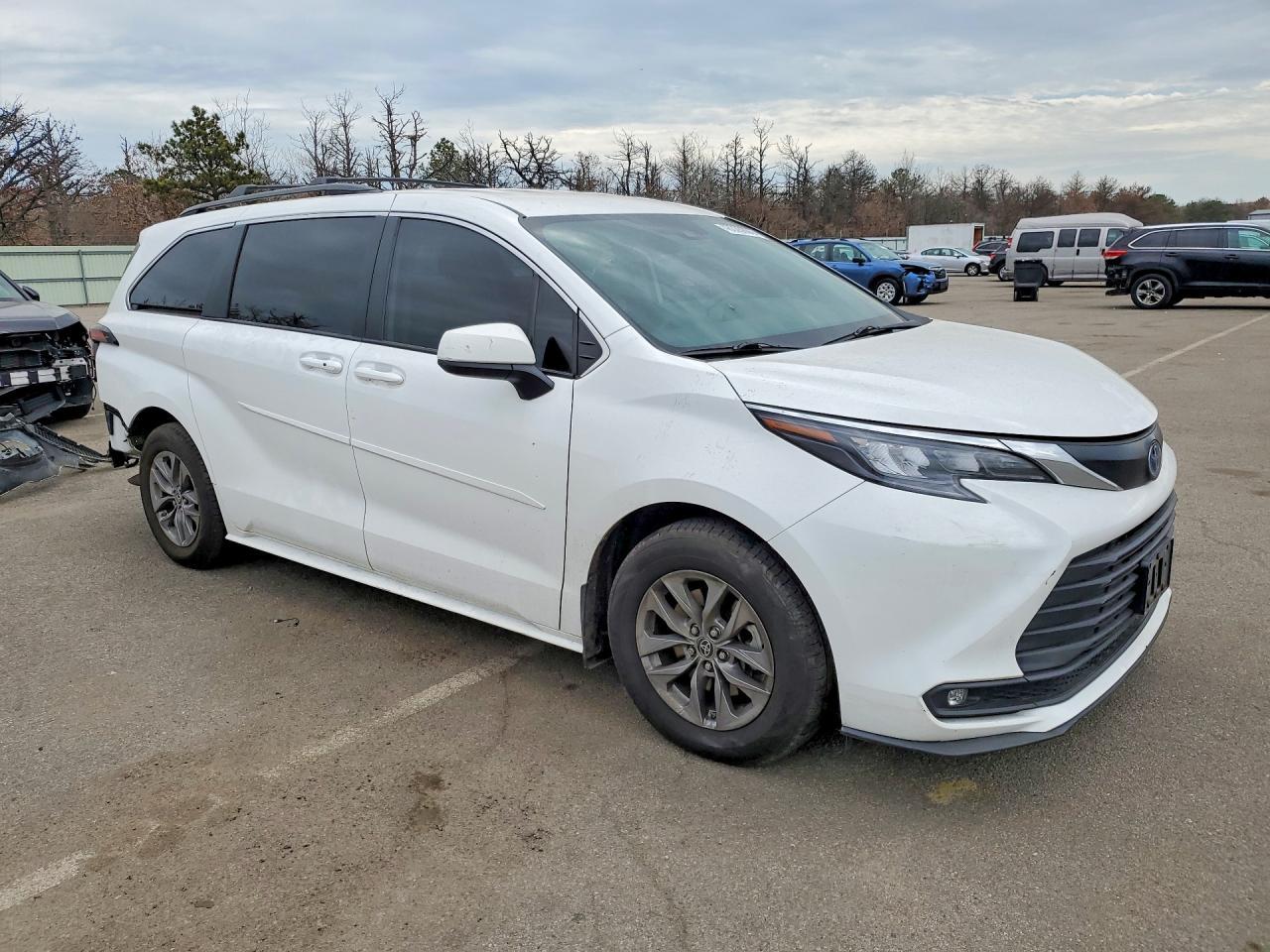 2024 TOYOTA SIENNA
