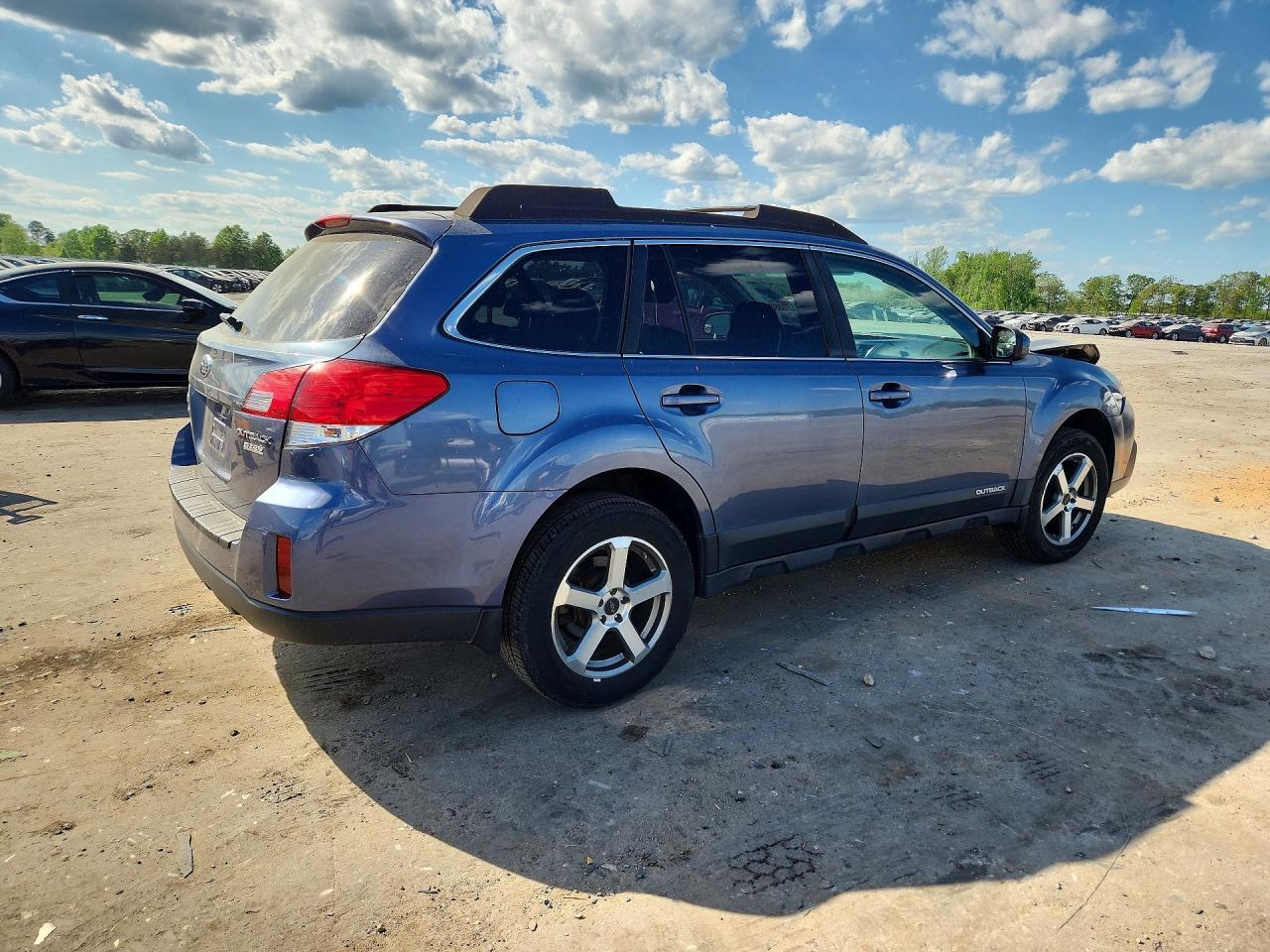 2013 SUBARU Outback