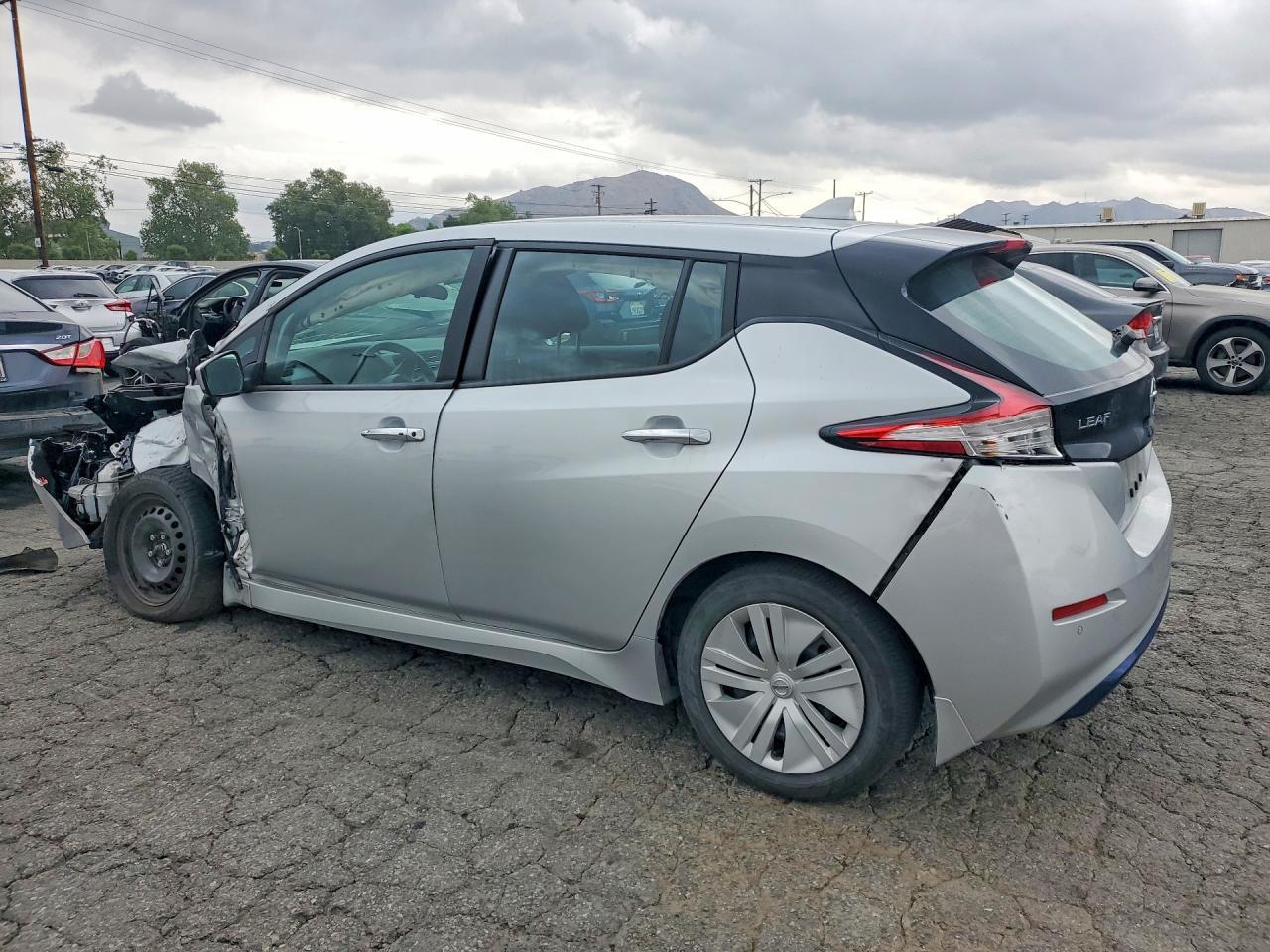 2022 NISSAN LEAF