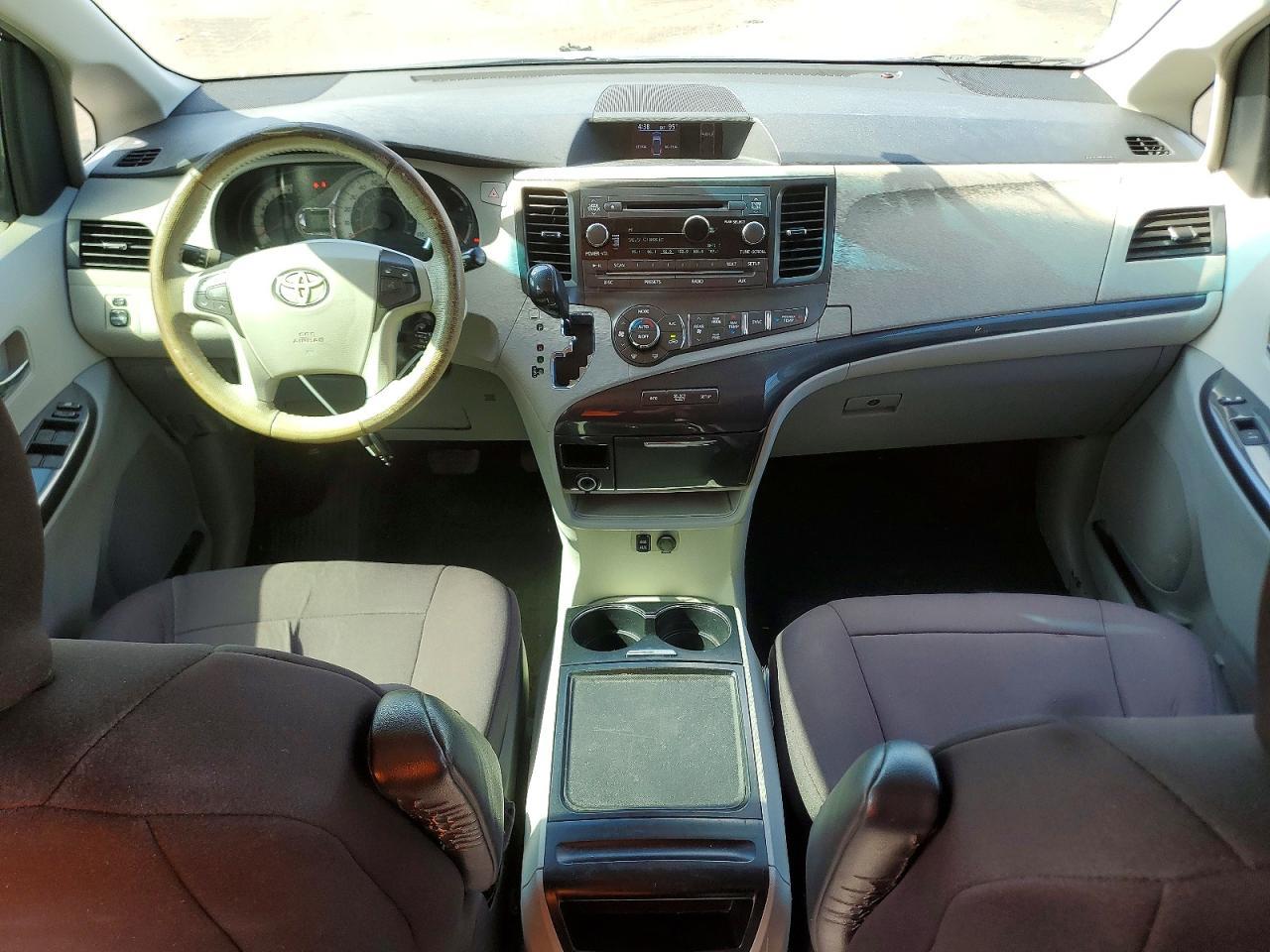 2012 TOYOTA SIENNA
