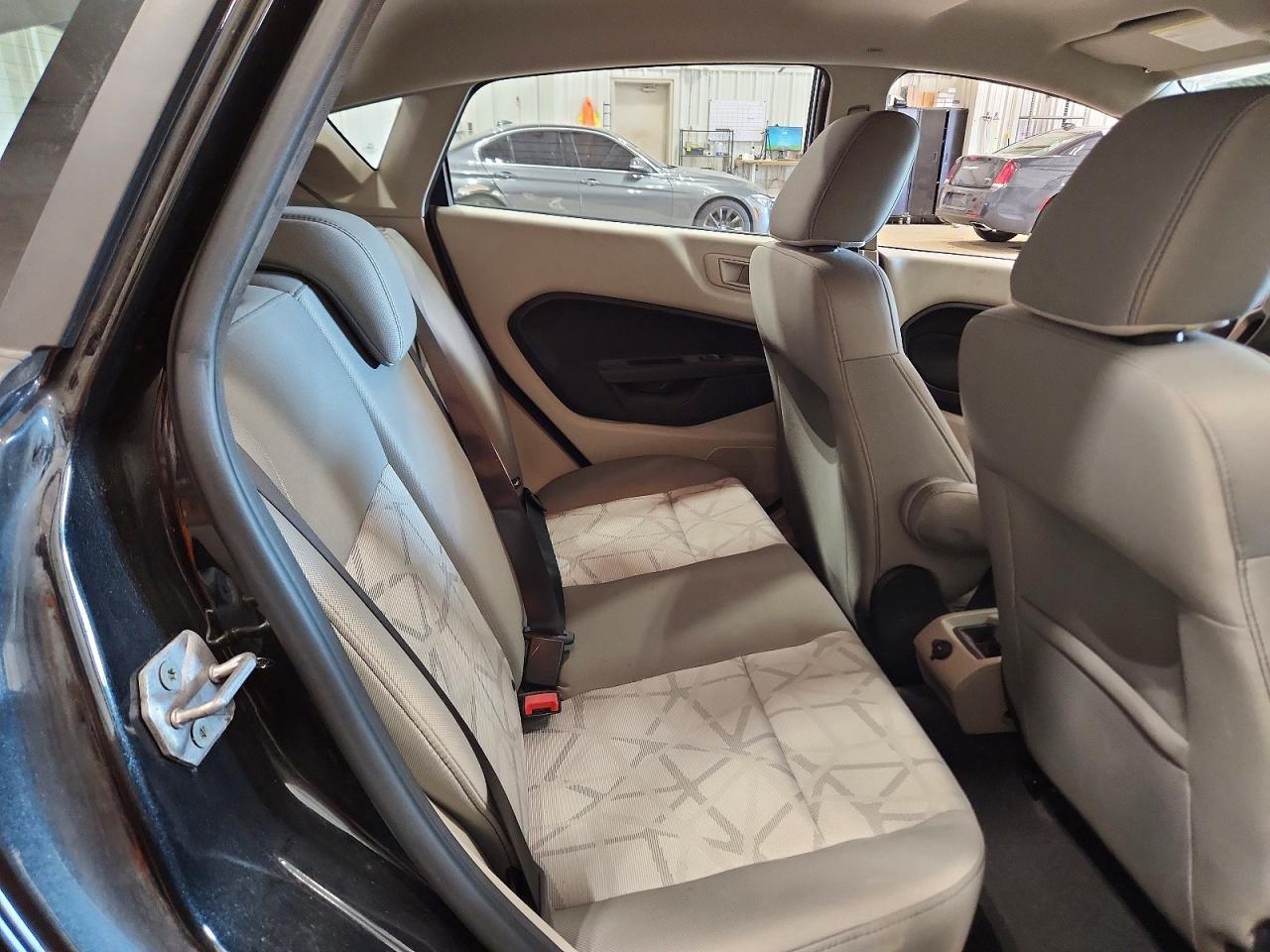 2012 FORD Fiesta