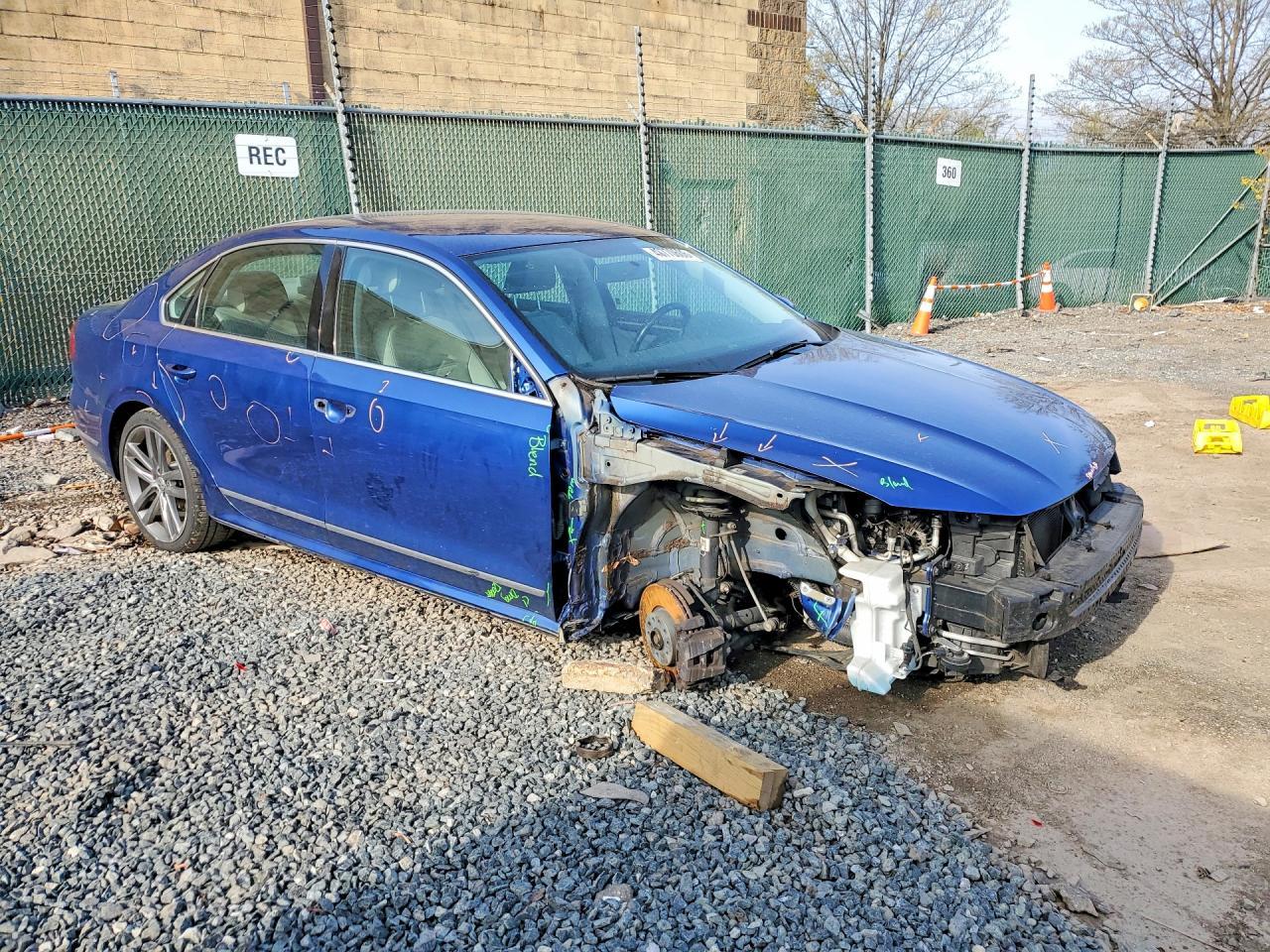 2016 VOLKSWAGEN Passat