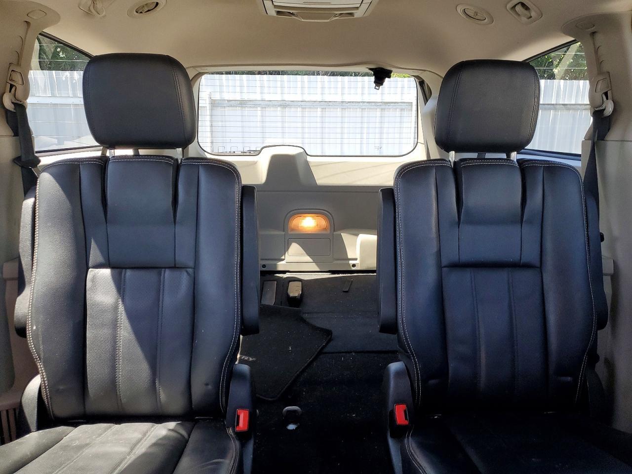 2012 CHRYSLER Town & Country