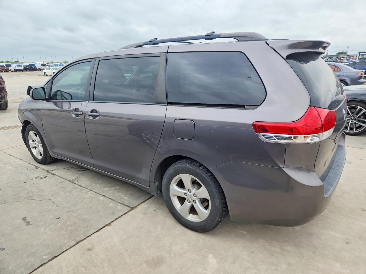 2013 TOYOTA SIENNA