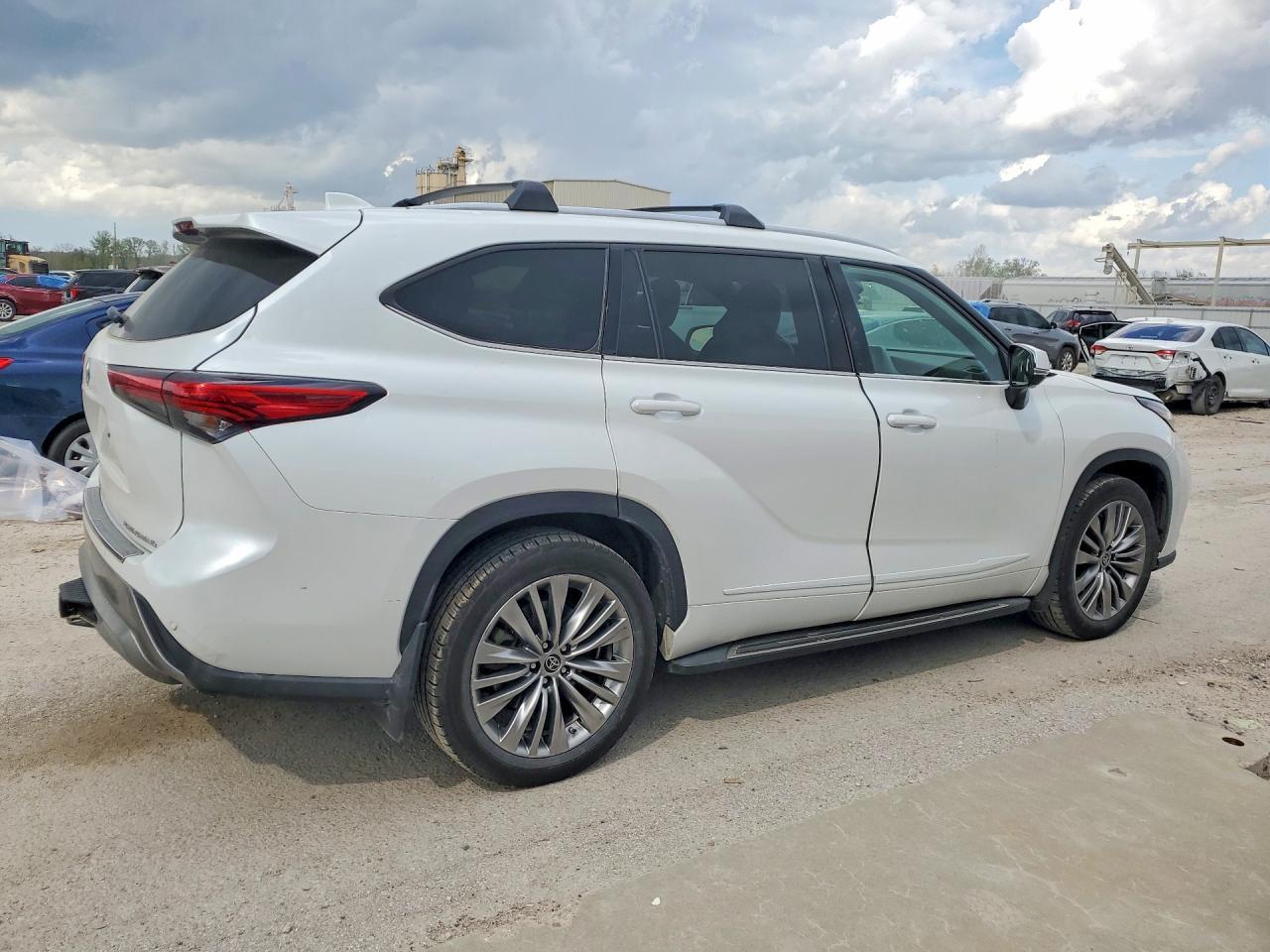 2022 TOYOTA HIGHLANDER