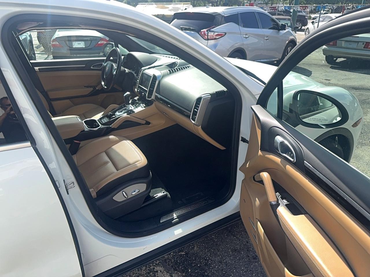 2014 PORSCHE CAYENNE