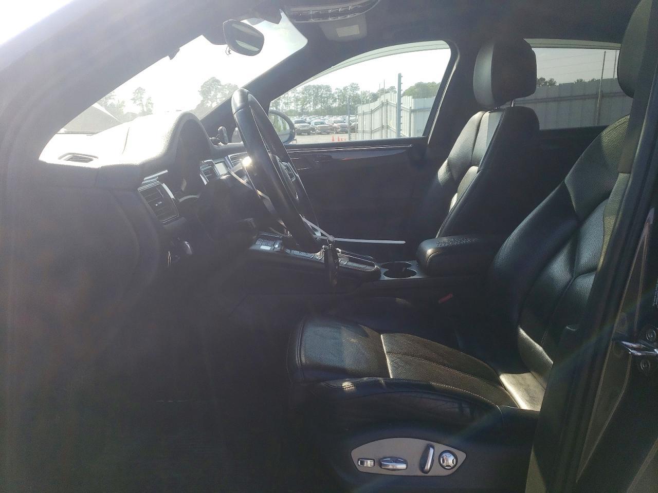 2015 PORSCHE Macan