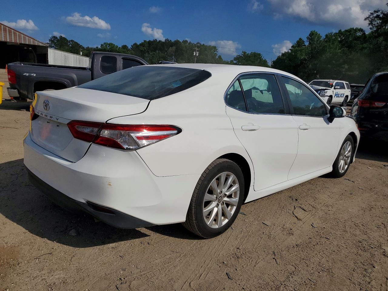 2018 TOYOTA CAMRY