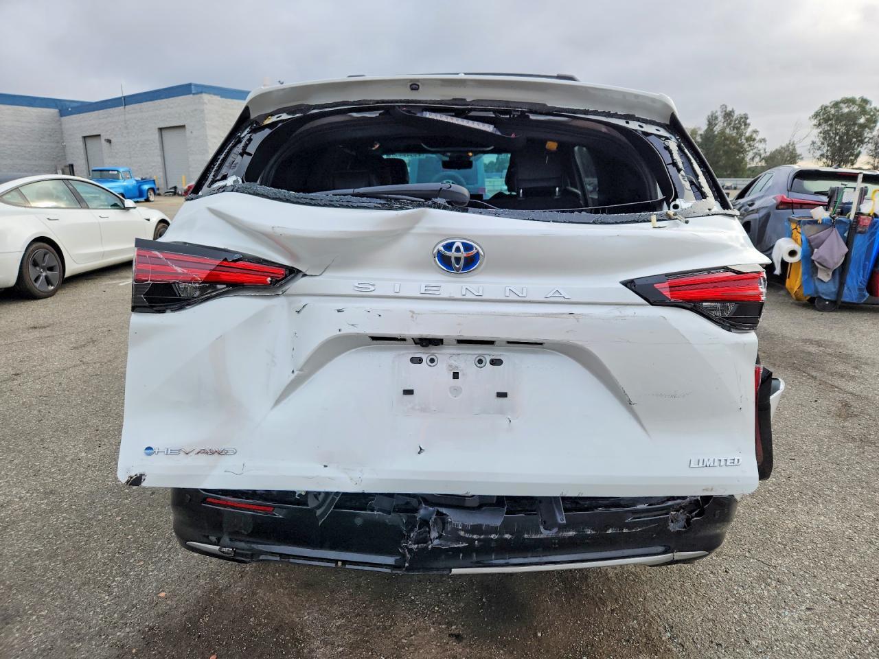 2025 TOYOTA SIENNA