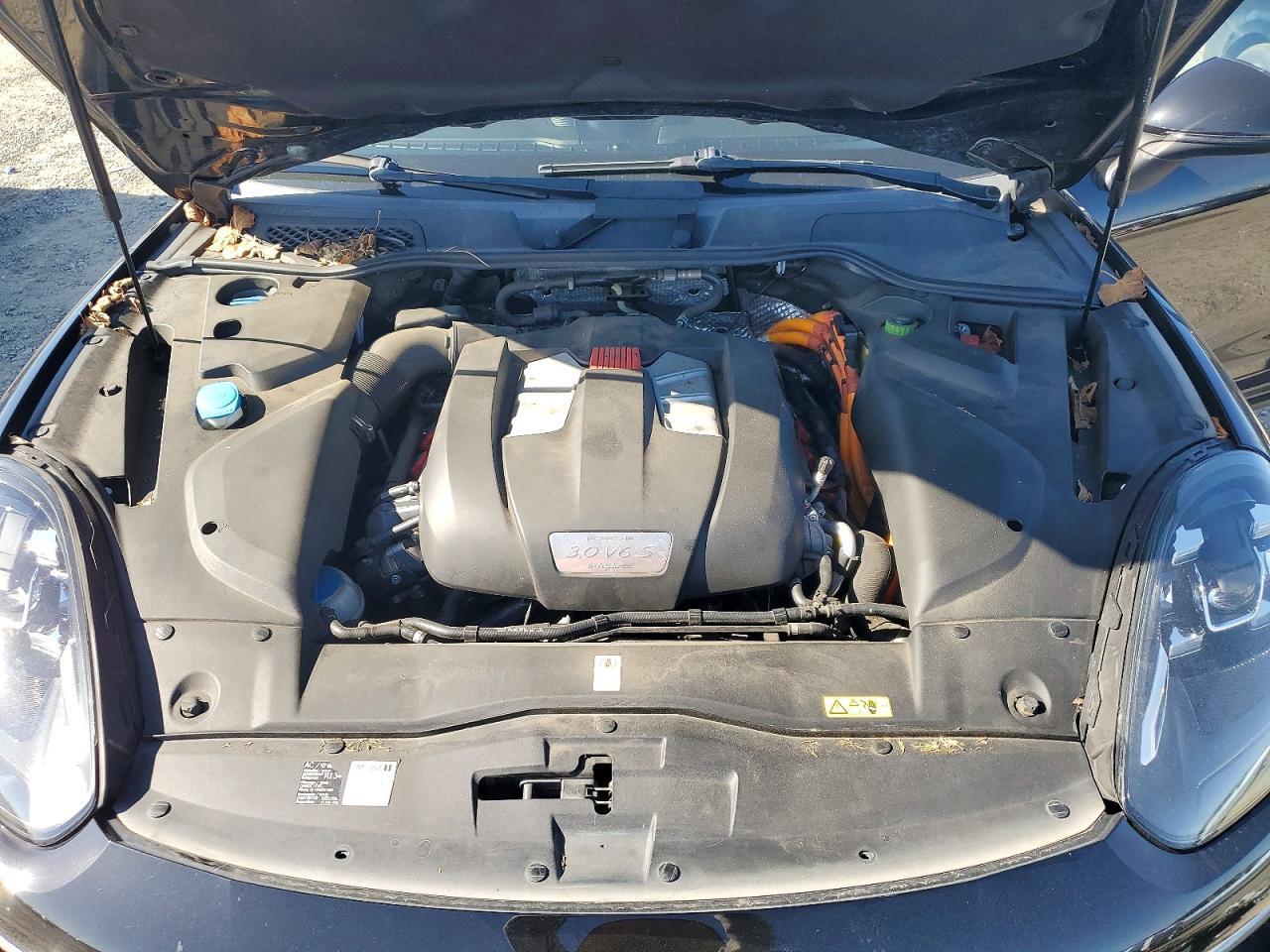 2016 PORSCHE CAYENNE
