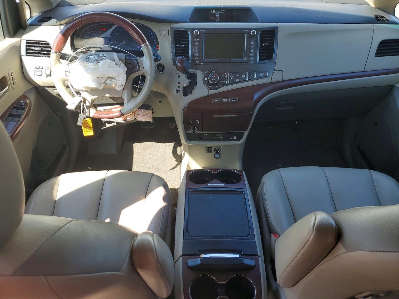 2012 TOYOTA SIENNA