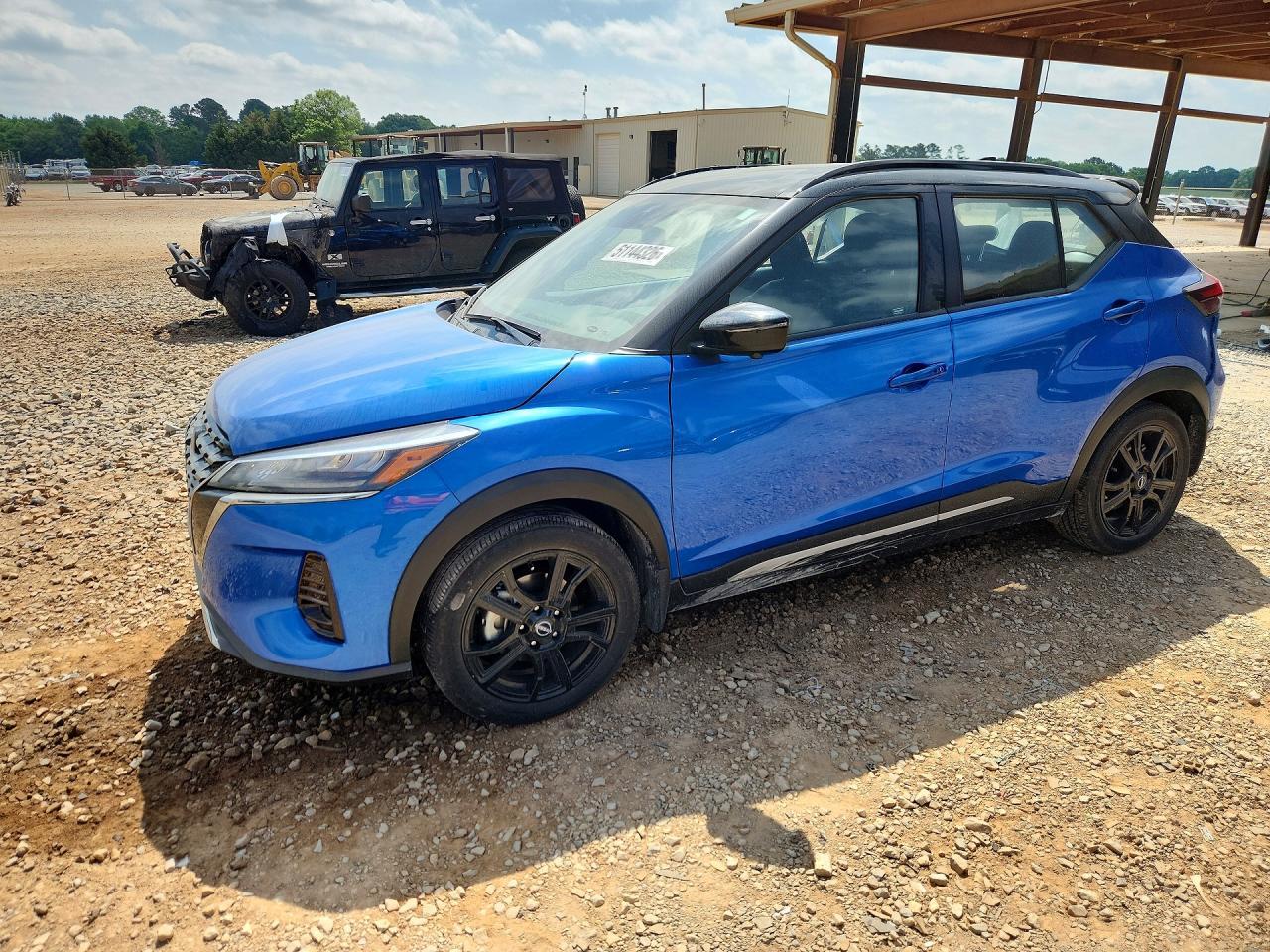 2024 NISSAN KICKS